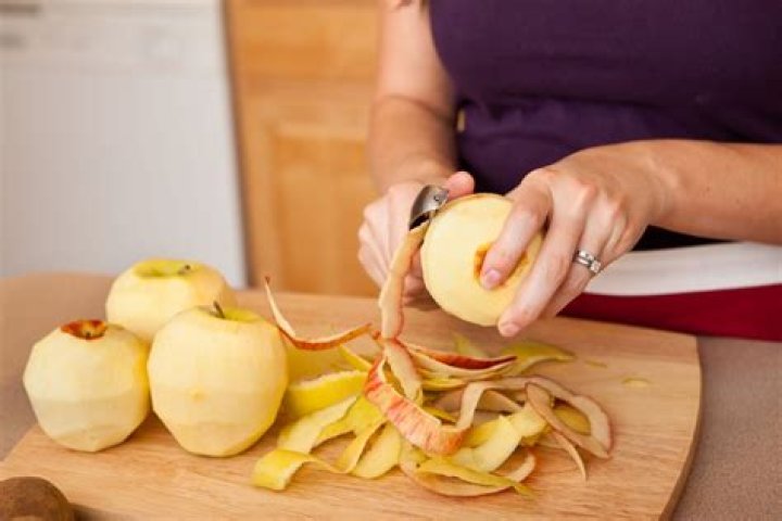 Are peeled apples good for you