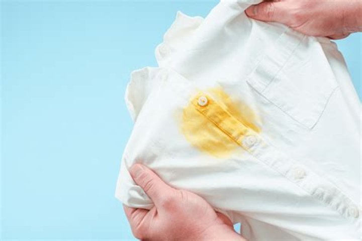 Can bleach cause yellow stains