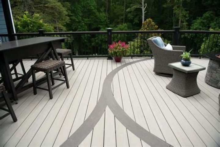 Can composite decks be curved