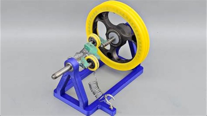 Can flywheel be turned by hand