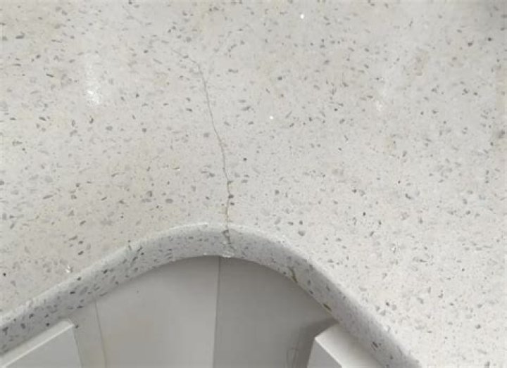 Can heat crack quartz countertops