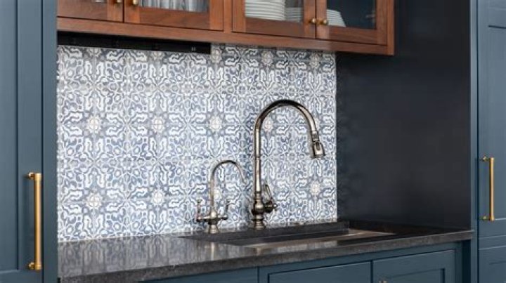 Can I use Formica as a backsplash
