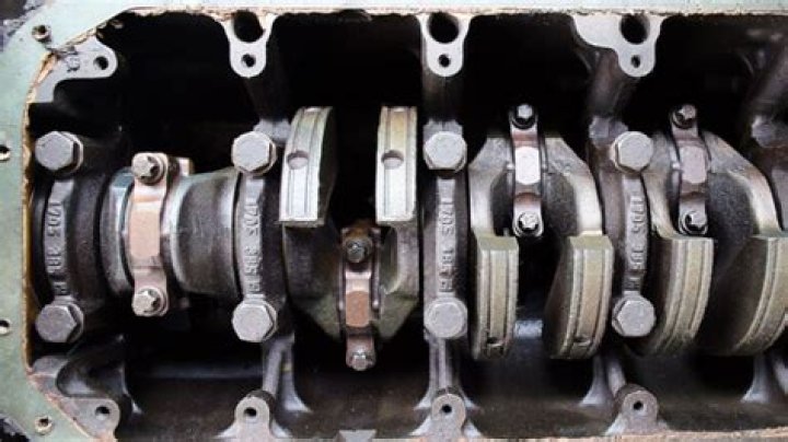 Can low oil cause engine to knock