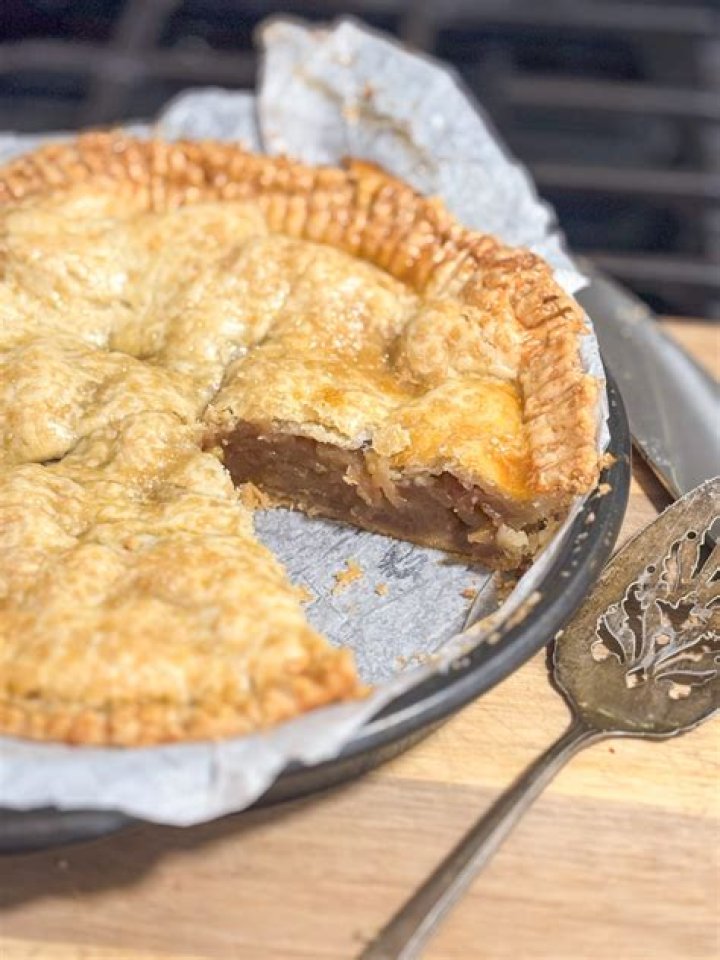 Can you bake pie in a cake pan