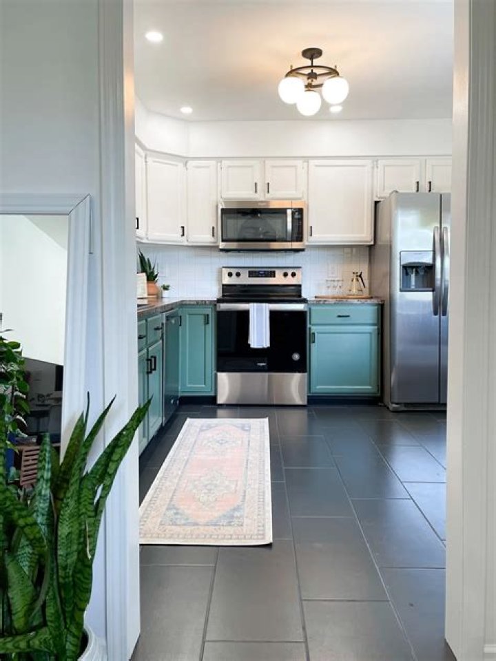 Can you paint tiles in kitchen
