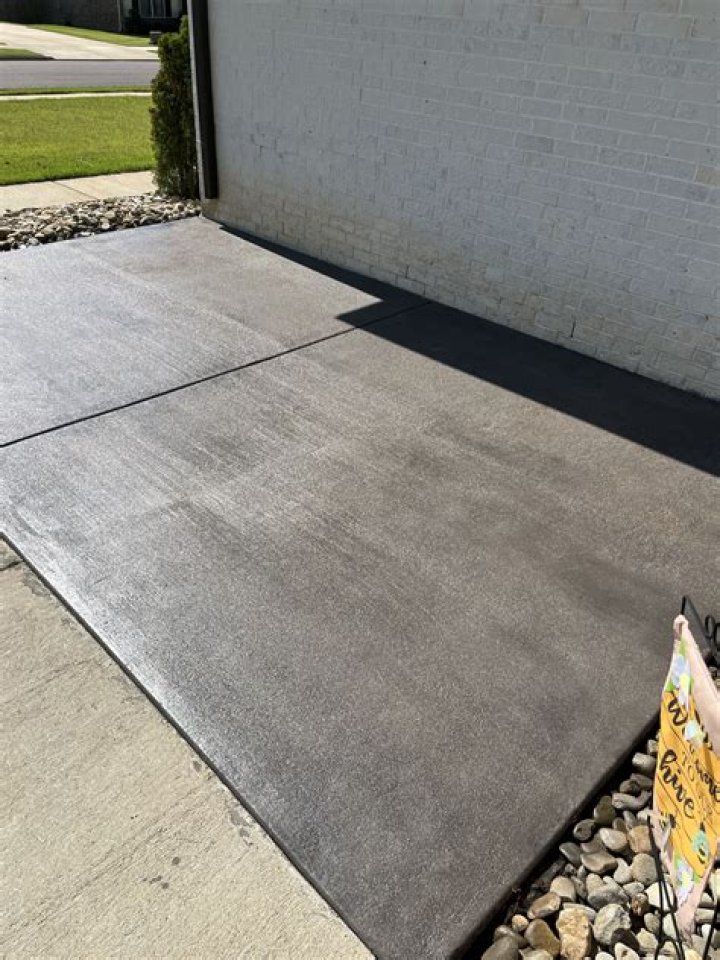Can you stain broomed concrete