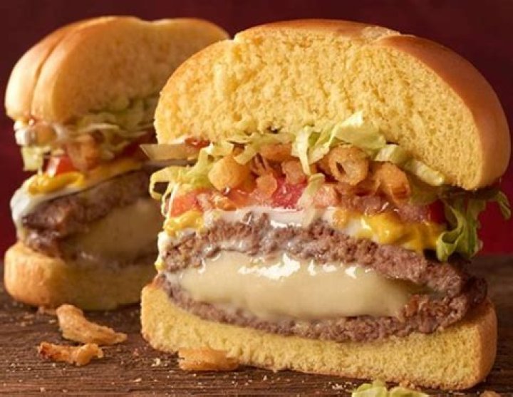 Do Rally burgers come with cheese