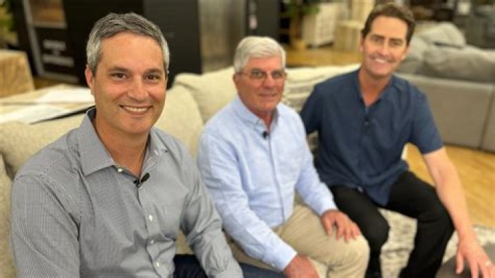 Does jeromes remove old furniture