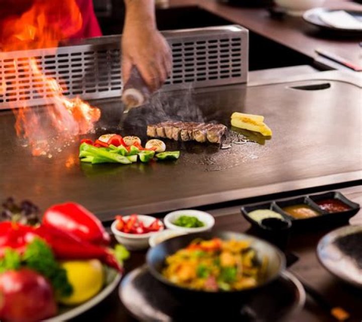 How do you eat teppanyaki