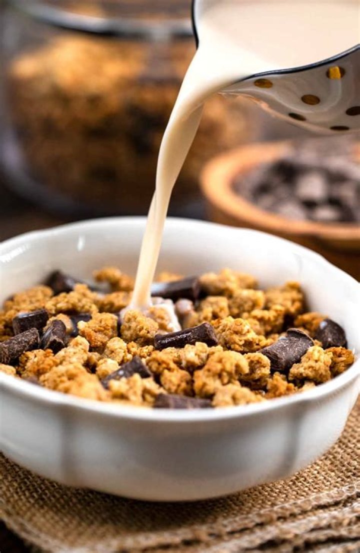 How do you make granola with milk