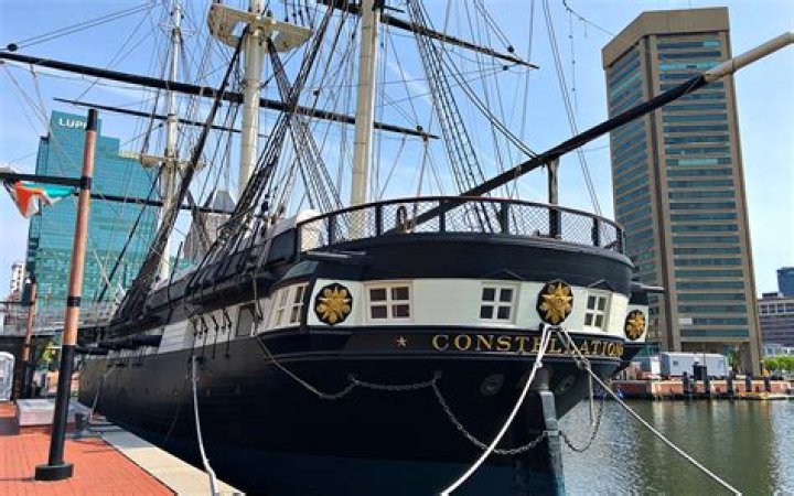 How long is the USS Constellation