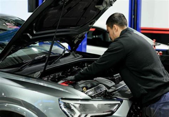 How many cars break down a day UK