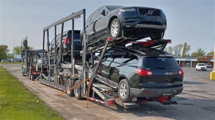 How much does a car transporter for Hertz make
