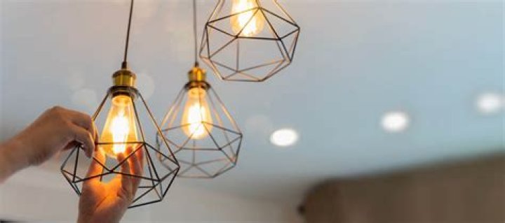 How much does it cost for an electrician to install a light fixture