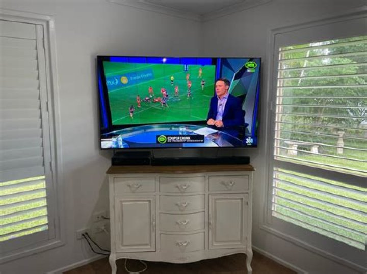Is it bad to put TV in corner