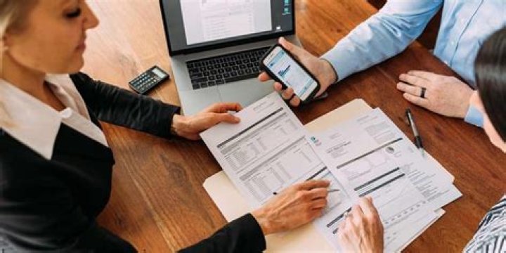 Is it worth becoming a realtor