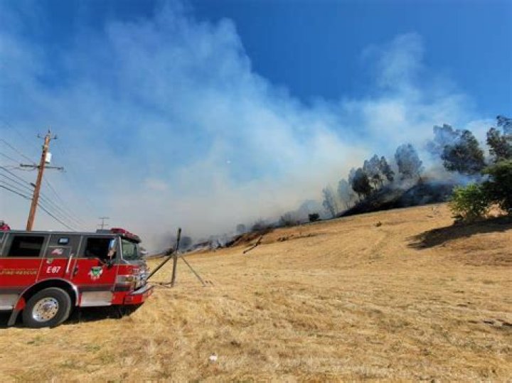 Is there a fire in Martinez CA