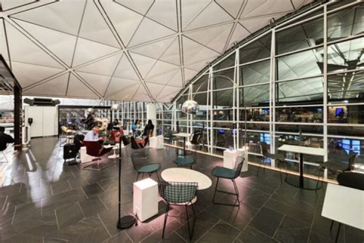 Is there an Amex lounge in Hong Kong