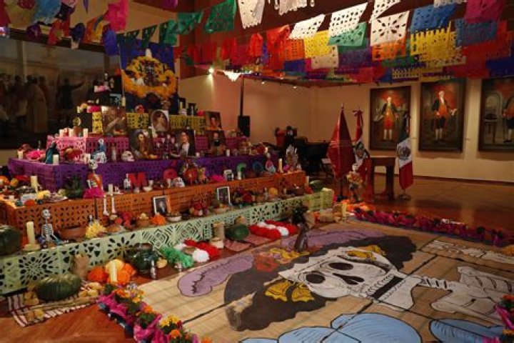 ¿Qué representan los 7 niveles del altar de muertos