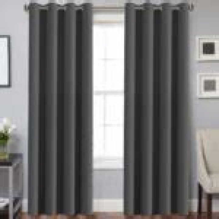 What color curtains keep heat out