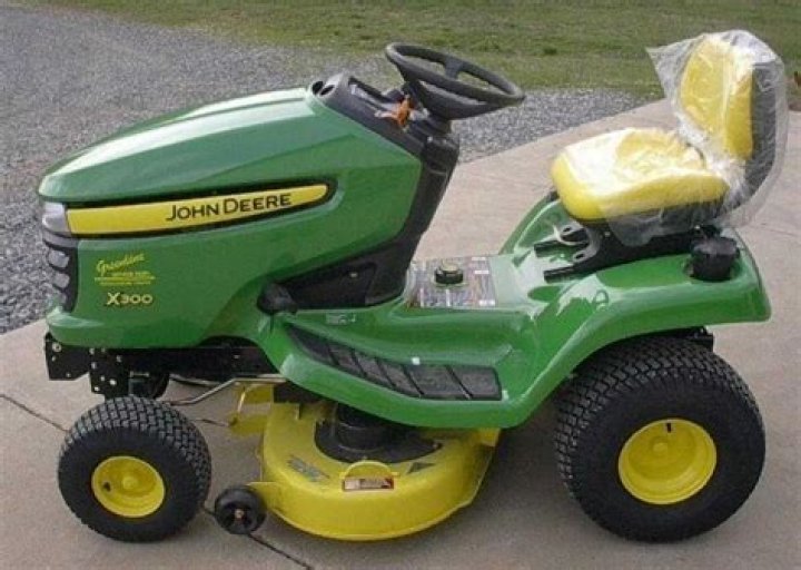 What engine is in John Deere x500