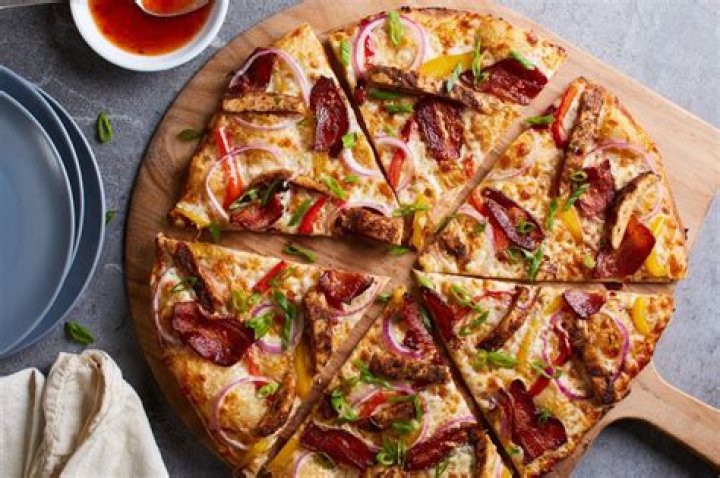 What is La California-Style Pizza
