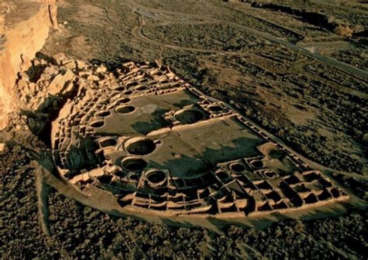 What is Pueblo Bonito made of