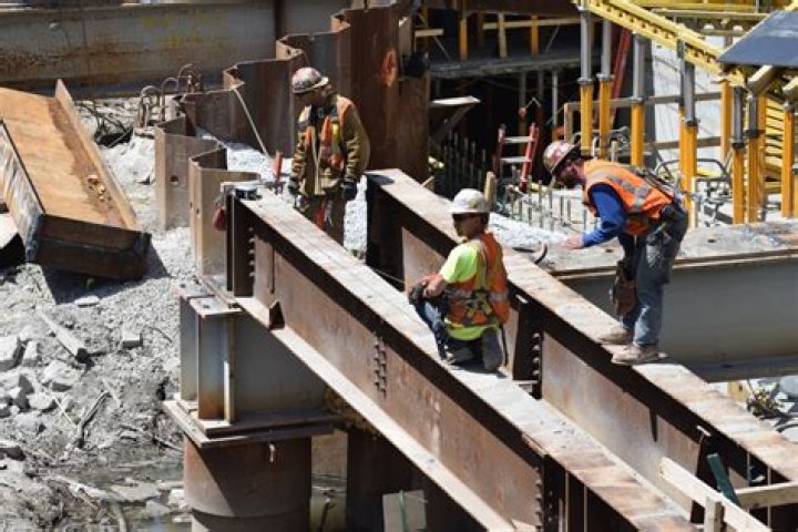 What jobs do ironworkers do