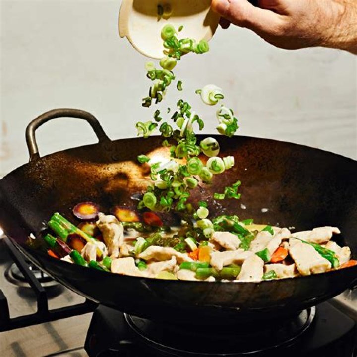 What pan is best for stir fry