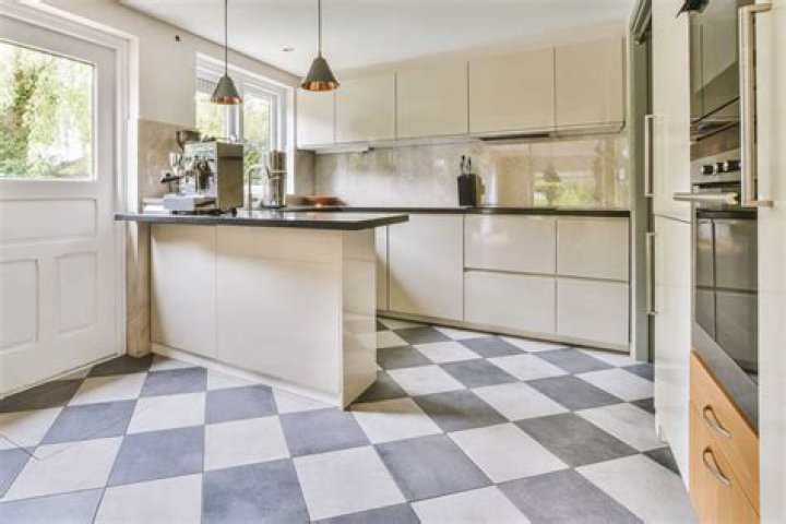 What tiles to use in kitchen