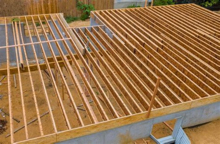Which way do floor joists run